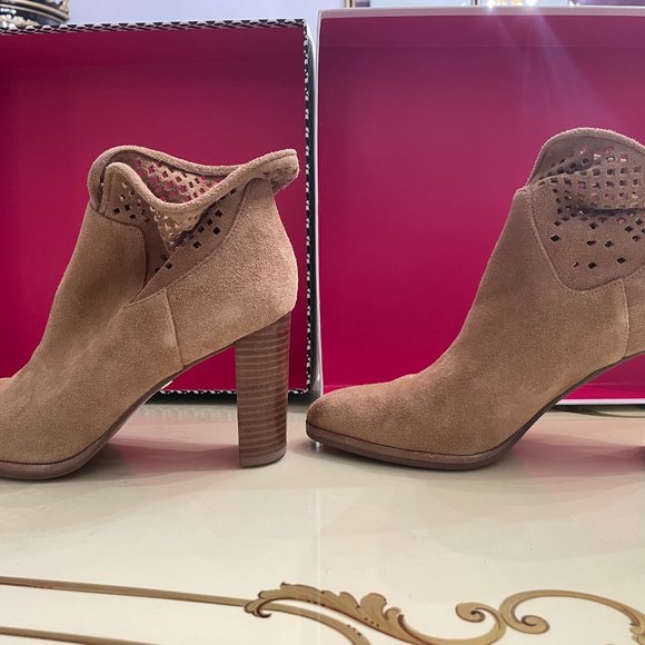 COPY - New DVF Jaen Tan 8 Suede Bootie Heels - Picture 5 of 8